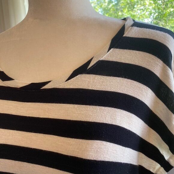 Chico’s Womens Black White Hi Low Tunic Top SZ 1 Chicos - Picture 3 of 10